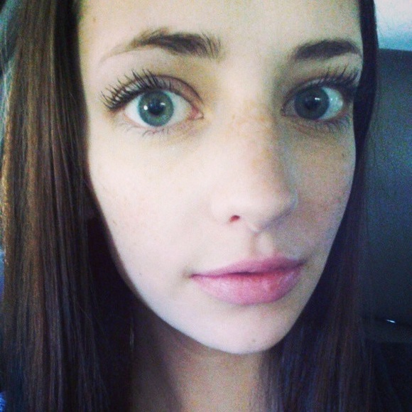 Meet your Posh Ambassador/seller/buyer!!! - Picture 2 of 5